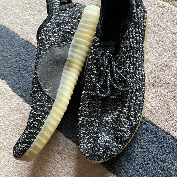 4/$10✨ light up sneakers - Picture 2 of 5